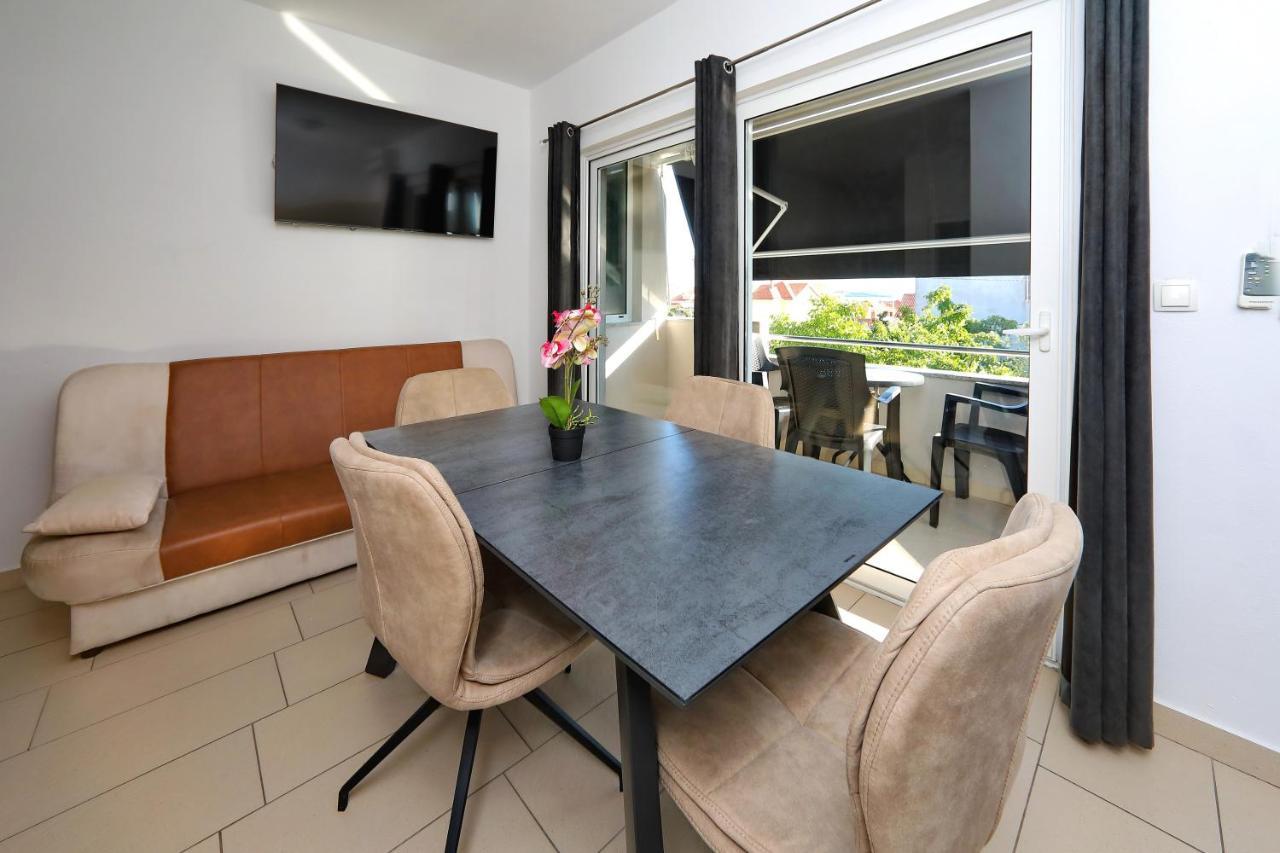 Apartments Neli Бибине Екстериор снимка