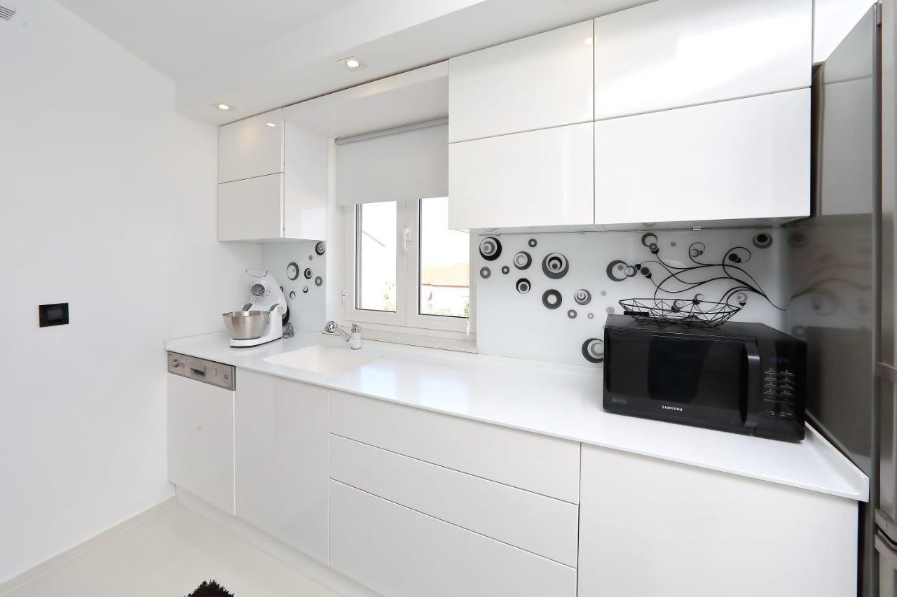 Apartments Neli Бибине Екстериор снимка
