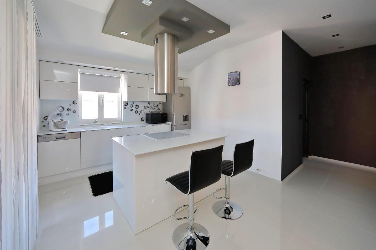 Apartments Neli Бибине Екстериор снимка