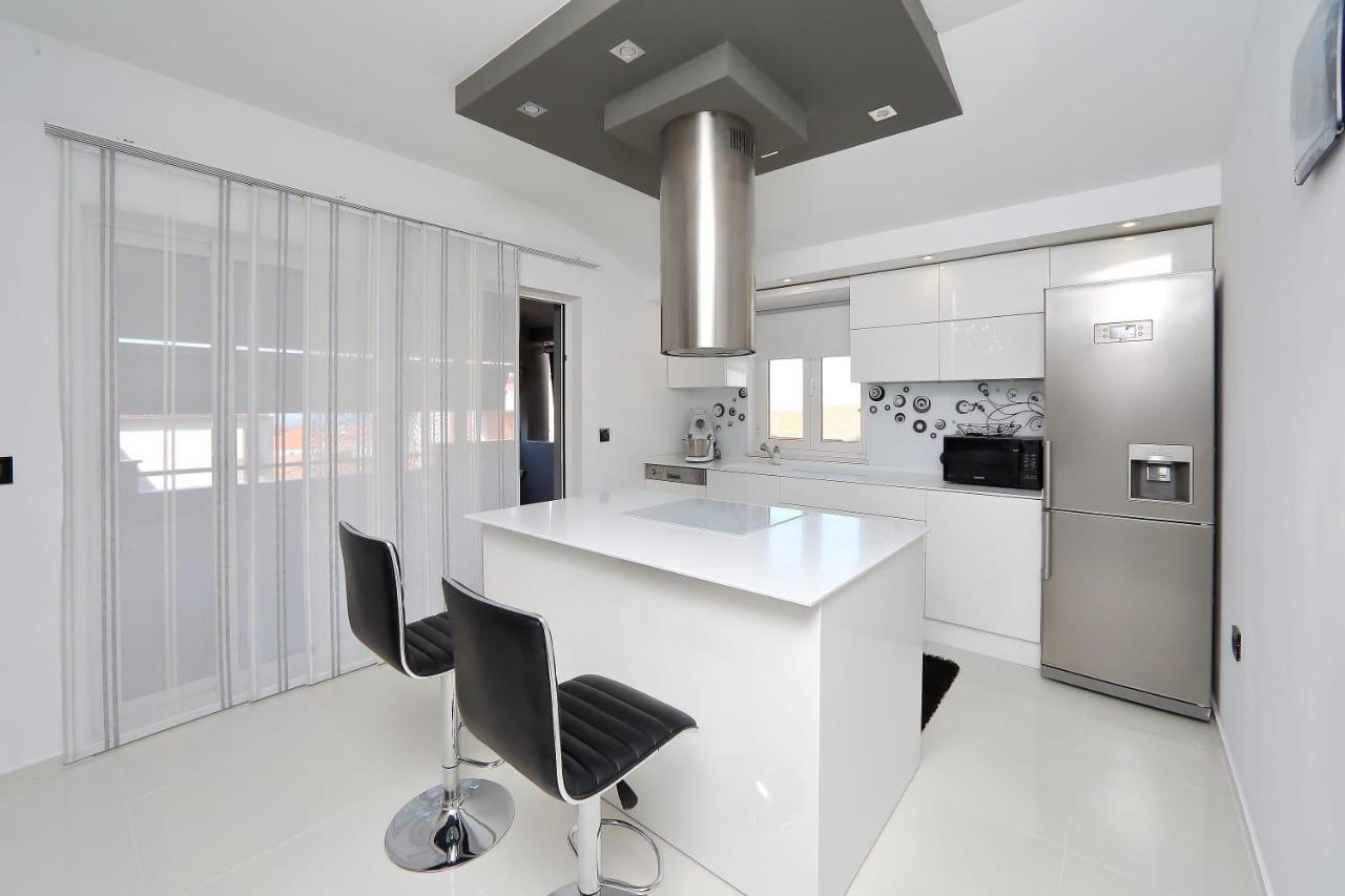 Apartments Neli Бибине Екстериор снимка