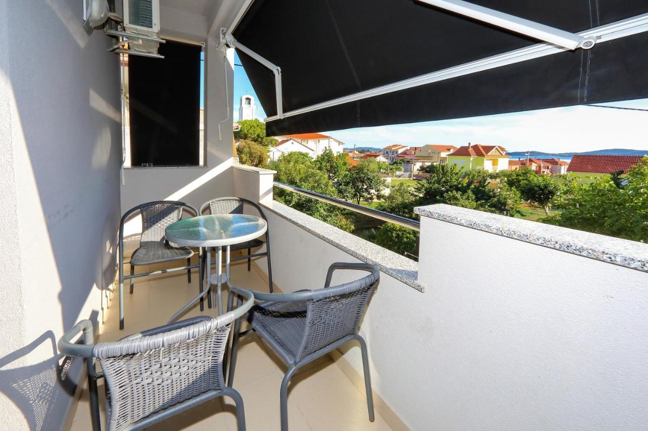 Apartments Neli Бибине Екстериор снимка