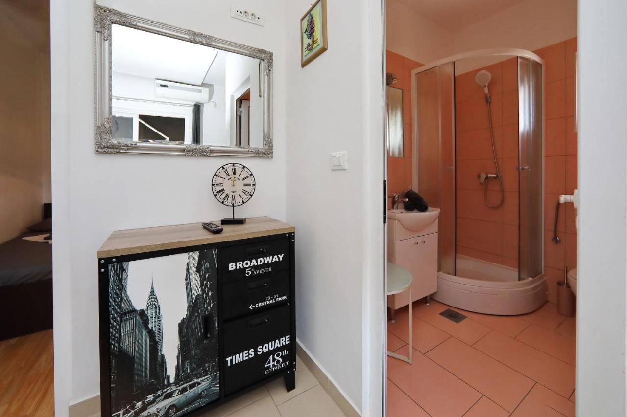Apartments Neli Бибине Екстериор снимка