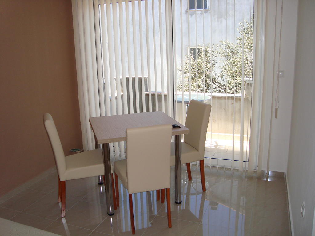 Apartments Neli Бибине Стая снимка