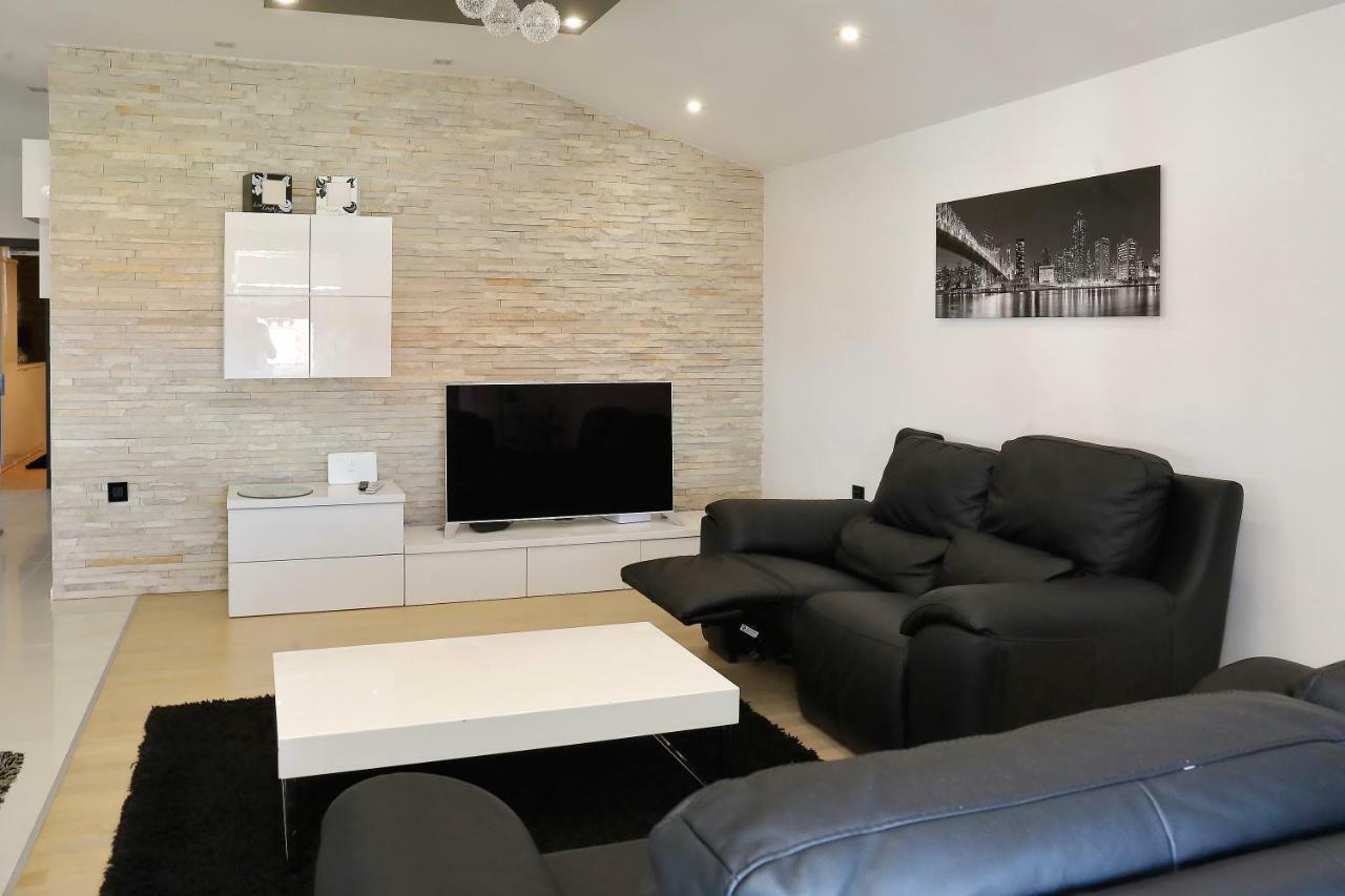 Apartments Neli Бибине Екстериор снимка