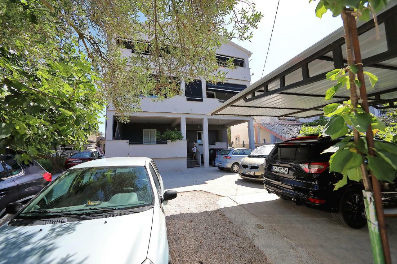 Apartments Neli Бибине Екстериор снимка