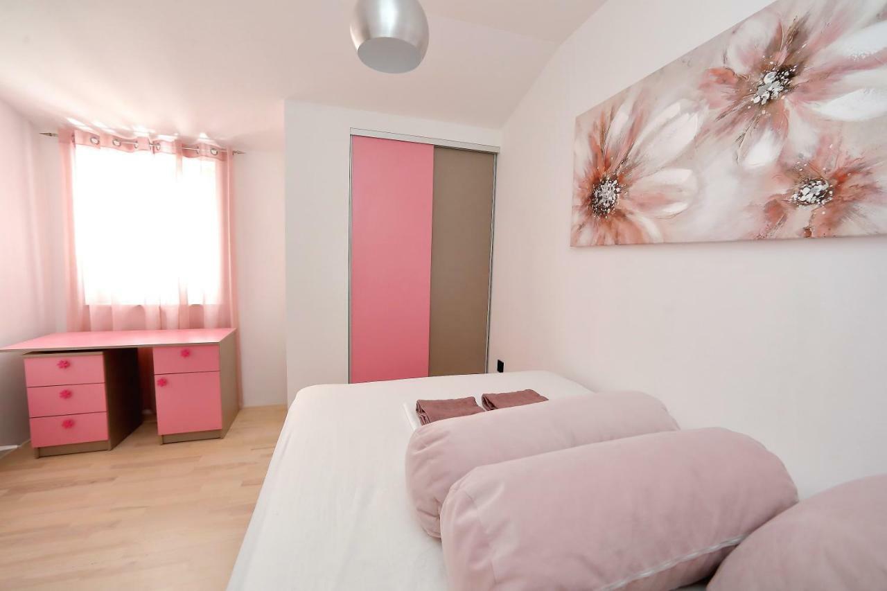 Apartments Neli Бибине Екстериор снимка
