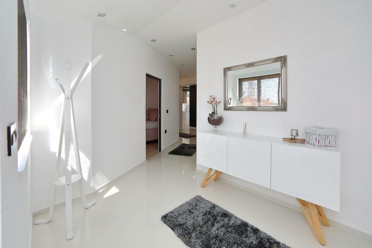 Apartments Neli Бибине Екстериор снимка