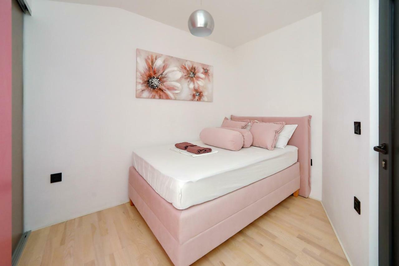 Apartments Neli Бибине Екстериор снимка