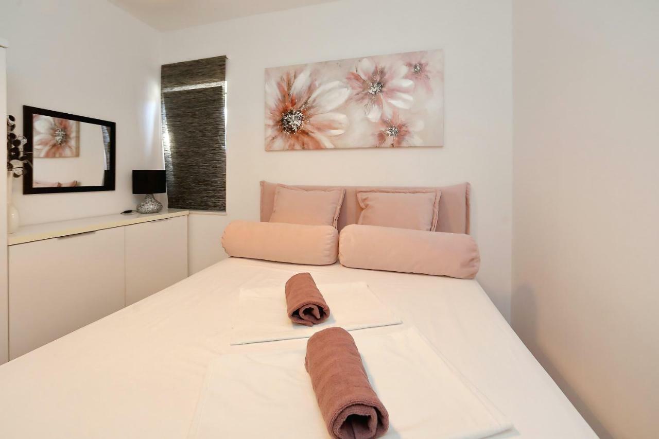 Apartments Neli Бибине Екстериор снимка