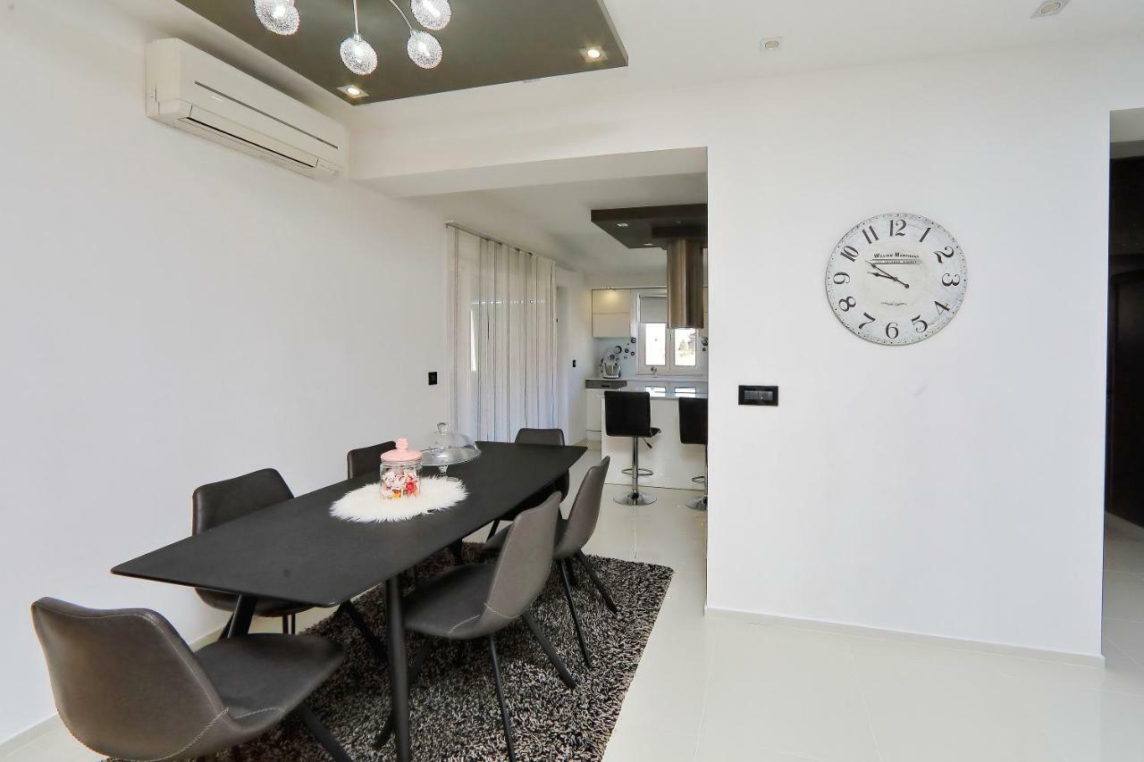 Apartments Neli Бибине Екстериор снимка
