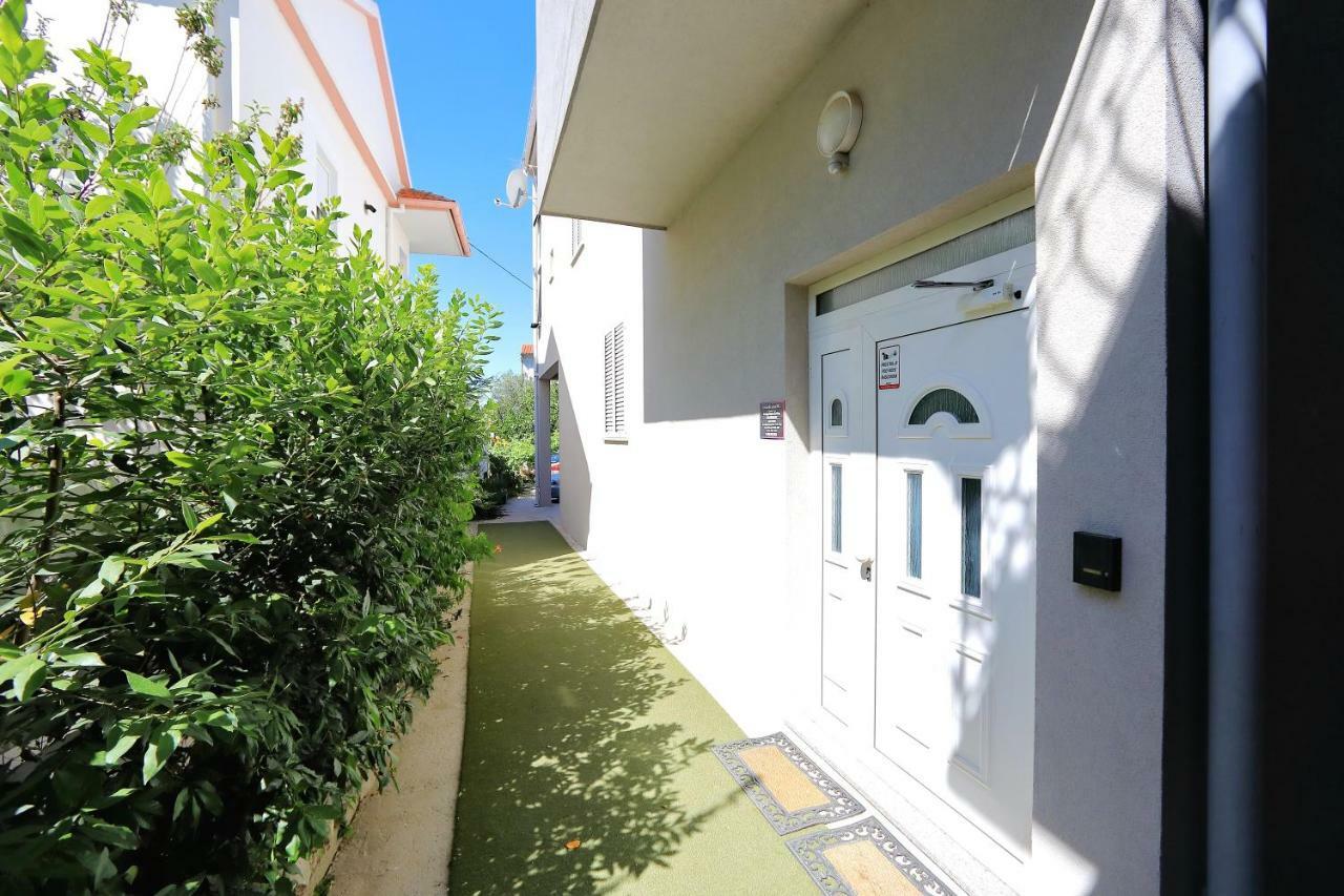 Apartments Neli Бибине Екстериор снимка